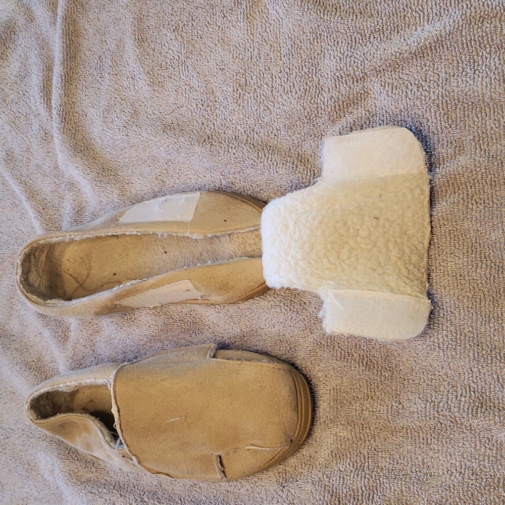 Large Edema/Diabetic Slippers - Picture 3 of 3